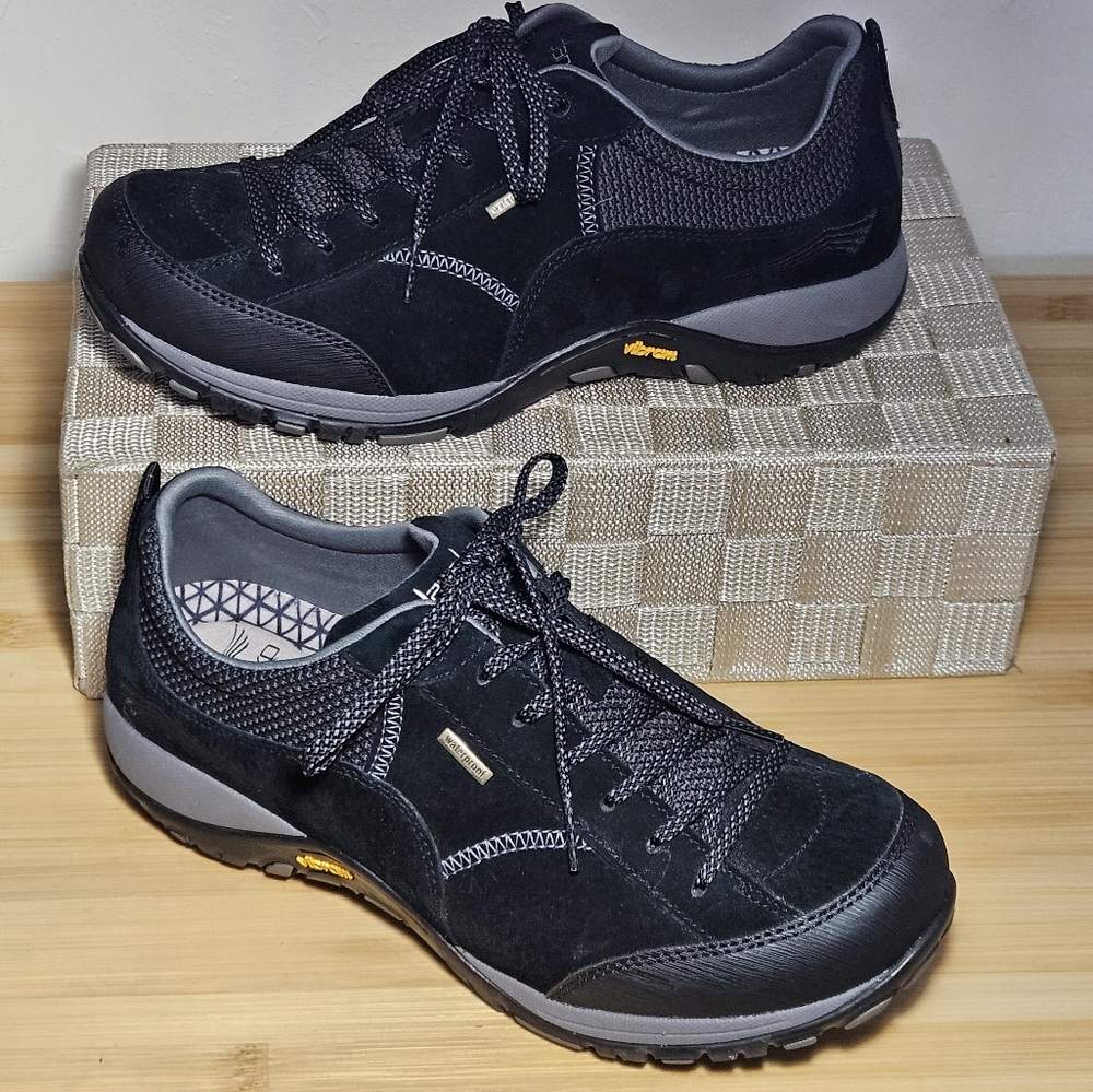 Women's Black Athletic Shoes